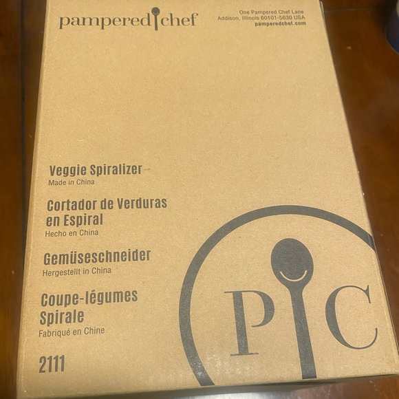 Brand new Pampered Chef veggie spiralizer - Picture 5 of 5